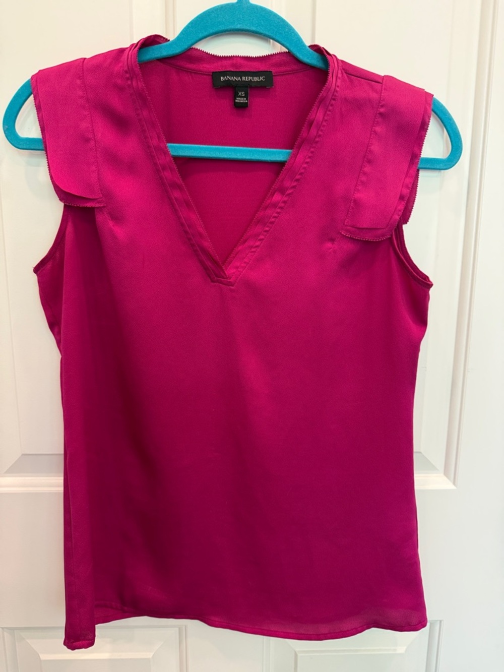 Banana Republic Fuchsia V-Neck Sleeveless Silk-Like Camisole
